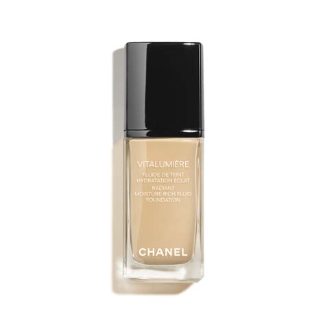 chanel vitalumière radiant moisture-rich fluid foundation|chanel foundation for oily skin.